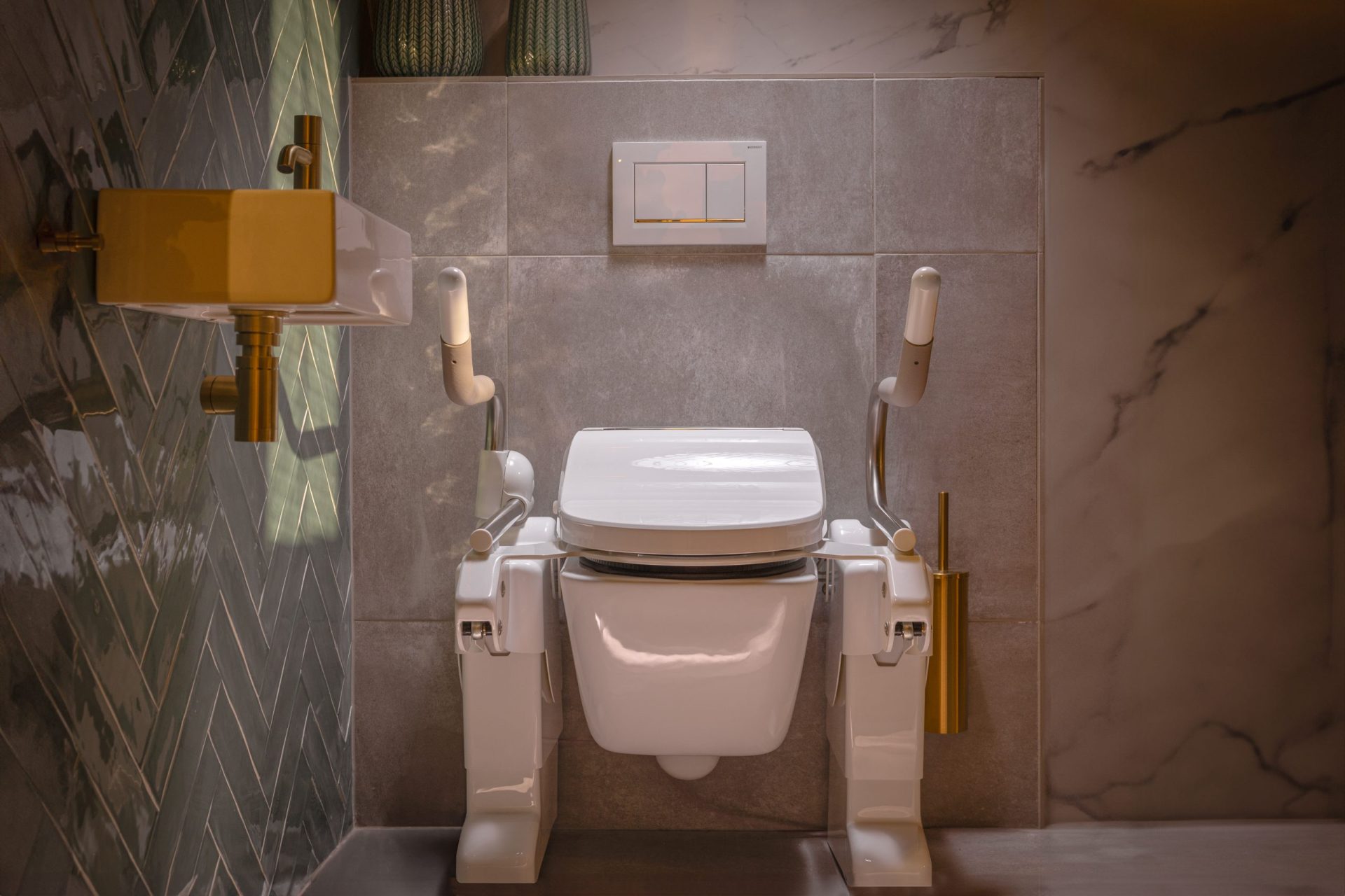 Diagonale STA-OP toiletlift voorkant