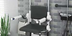 Verticale douche lift in badkamer